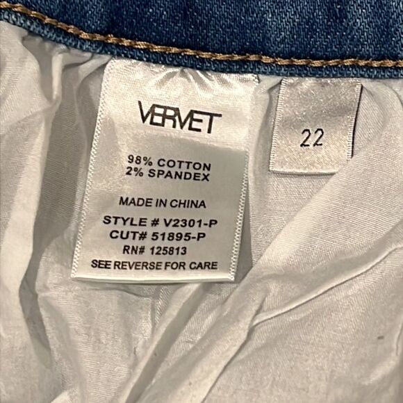 Vervet ladies Plus Size Midrise Skinny Jeans Heirloom Distressed Wash V2301-P - Picture 7 of 7